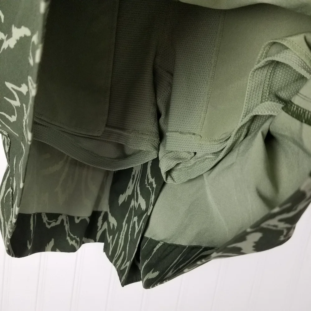 Athleta Womens Vienna Cargo Skort Size 4 Green Built in Shorts Active Print